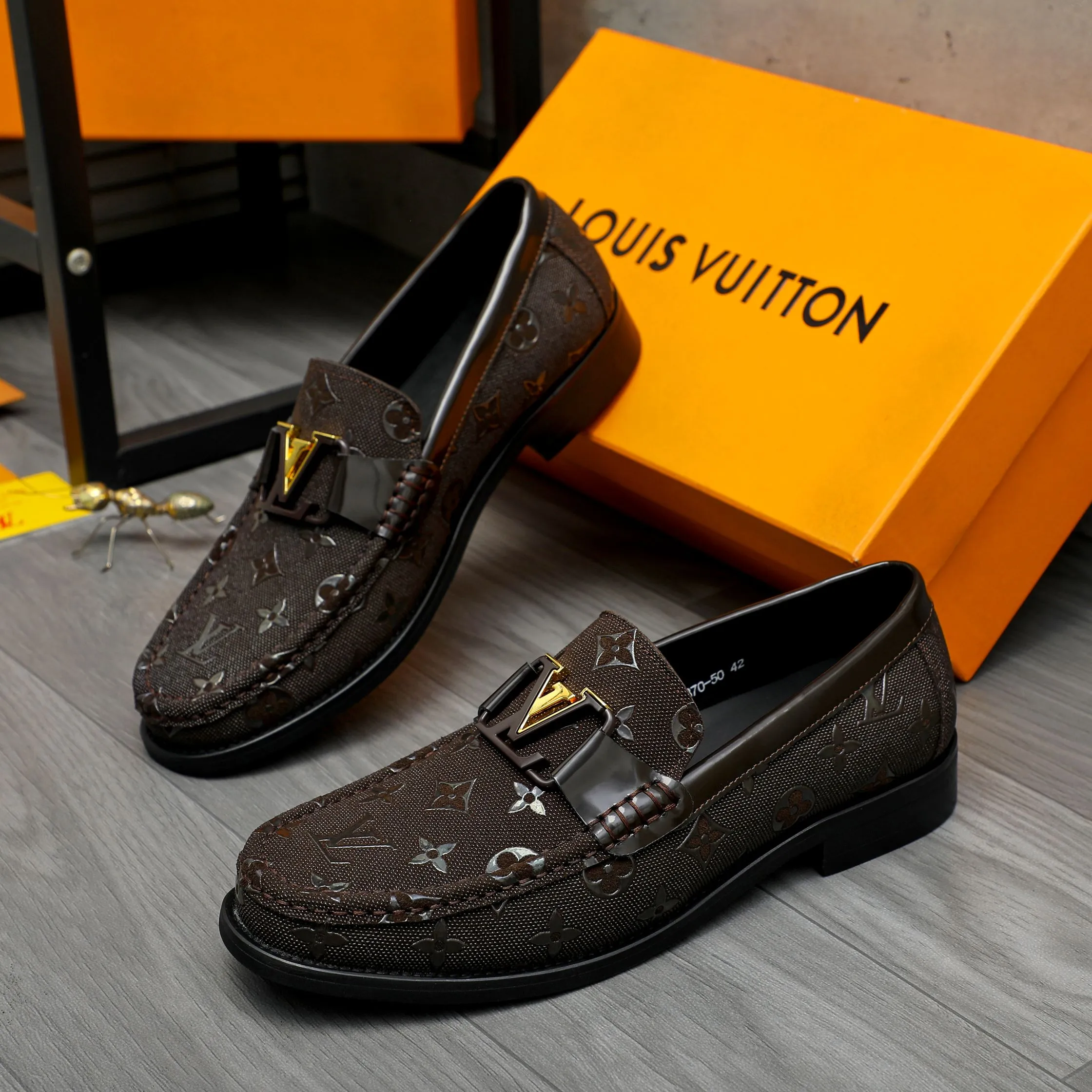 Men's shoes 💰p460 Product trademark: LV "Louis Vuitton" business slip-on leather shoes Regular size: 39-45 (45 is custom-made and non-returnable) Product materials: Selected embossed cowhide upper, cowhide lining, original rubber outsole